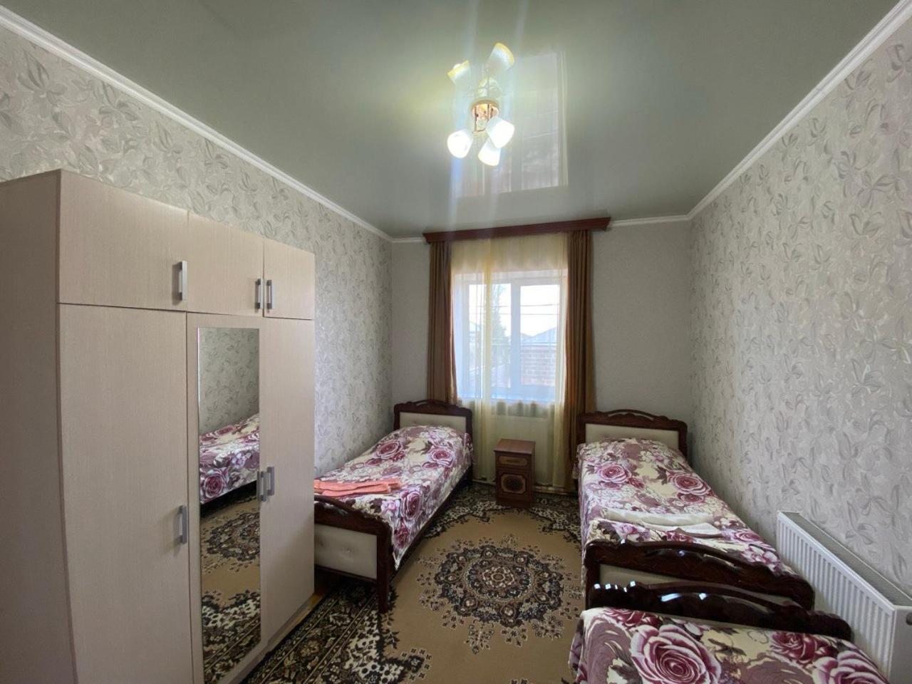 Serik & Geora Guesthouse Sevan Quarto foto